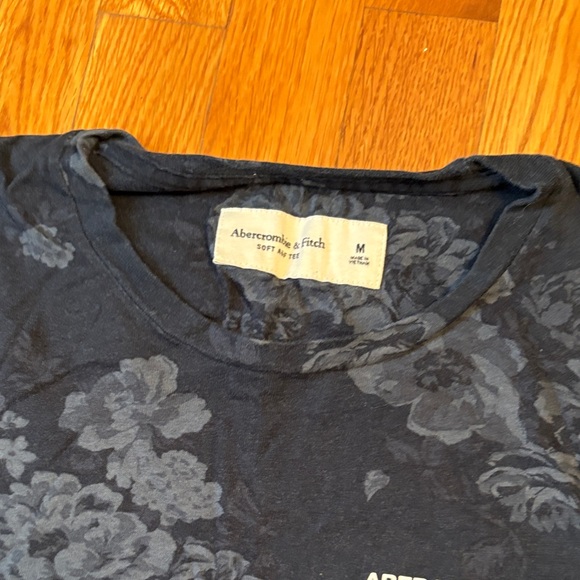 Men’s Abercrombie and American Eagle Outfitters T-Shirt bundle - Picture 3 of 3